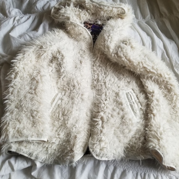 Madden Girl Jackets & Blazers - Madden Girl fluffy coat
